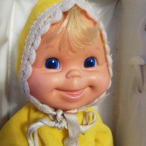 BABY BEANS, MATTEL YELLOW GIRL DOLL WITH PLASTIC C